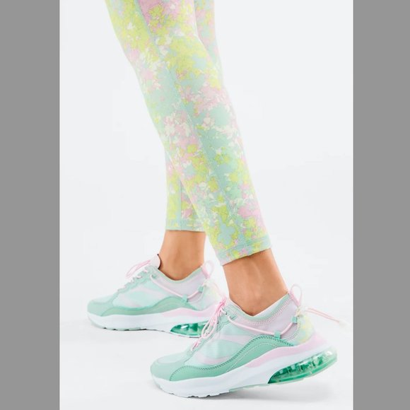 NIB Fabletics Silverlake Performance Sneaker - Picture 1 of 7